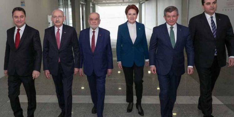 Millet İttifakı liderleri, Cumhurbaşkanı Recep Tayyip Erdoğan'ın seçim zaferi sonrası, adayları CHP Genel Başkanı Kemal Kılıçdaroğlu'nun davetiyle CHP Genel Merkezi'nde bir araya geldi.