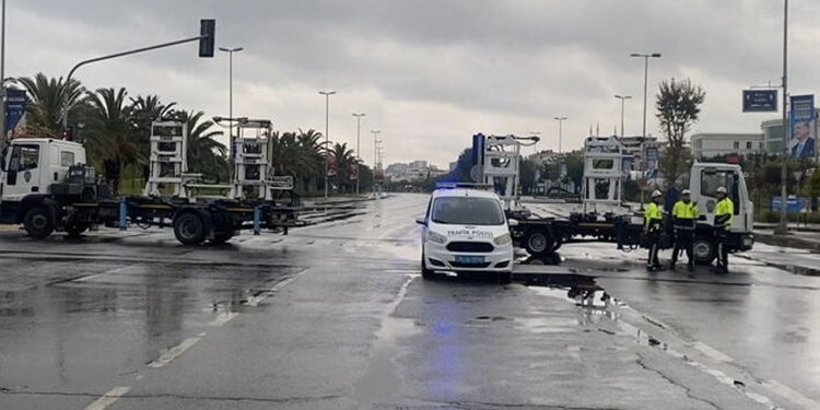 Millet İttifakı mitingi öncesi bazı yollar trafiğe kapatıldı