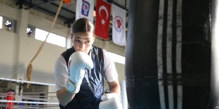 Milli boksör Buse Naz, Avrupa Oyunları'nda olimpiyat kotası için yumruk sallayacak