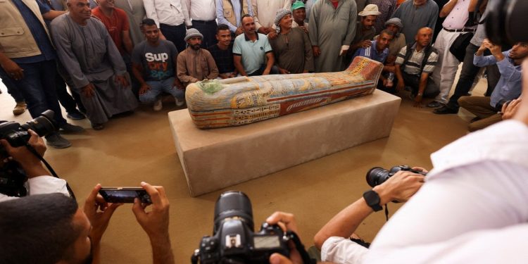 Mısır'ın Sakkara bölgesinde mumyalama atölyeleri keşfedildi