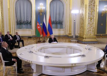 Moskova'da üçlü görüşme: Putin, Aliyev ve Paşinyan bir araya geldi