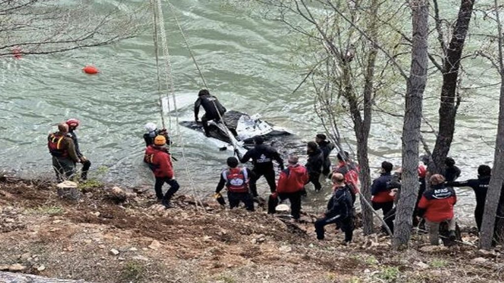 Munzur'da kaybolan üç genç için baraj gölü boşaltılıyor