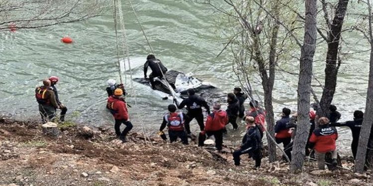 Munzur'da kaybolan üç genç için baraj gölü boşaltılıyor