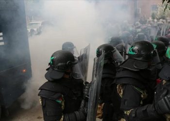 NATO, etnik gerilim nedeniyle Kosova'nın kuzeyine ilave asker gönderiyor