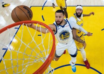 NBA play-off'larında Warriors, Lakers'ı yenerek seriyi 6. maça taşıdı