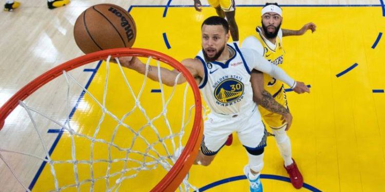 NBA play-off'larında Warriors, Lakers'ı yenerek seriyi 6. maça taşıdı
