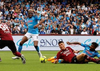 Napoli Salernitana'ya takıldı; şampiyonluğu 1 hafta erteledi