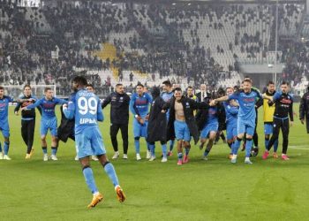 Napoli'nin 33 yıl sonra gelen şampiyonluğu, İtalya'da manşetlerde: Maradona, gördün mü?