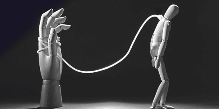 Narsist bireyle ilişkide özgüveninizi kaybedebilirsiniz: İşte arafta kalmamak için ipuçları