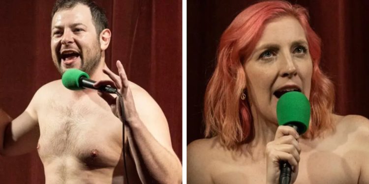 New York'ta bir komedi kulübünden çıplak stand-up gösterisi