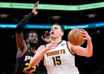 Nikola Jokic "triple double" yaptı, Nuggets, Suns karşısında zorlanmadı