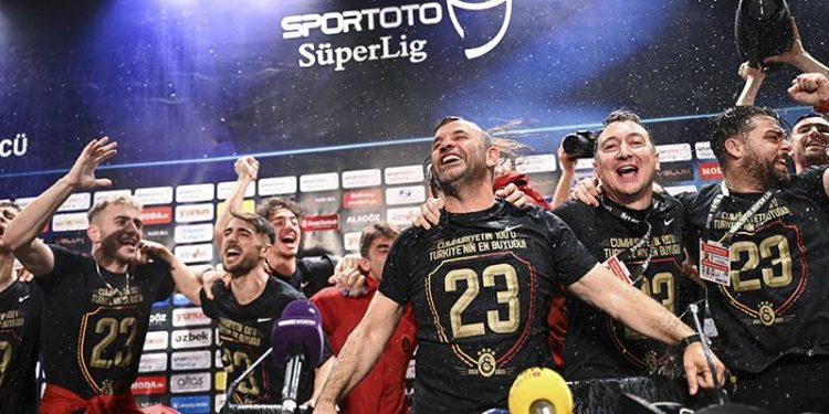 Okan Buruk tarih, tarih Okan Buruk'u yazıyor