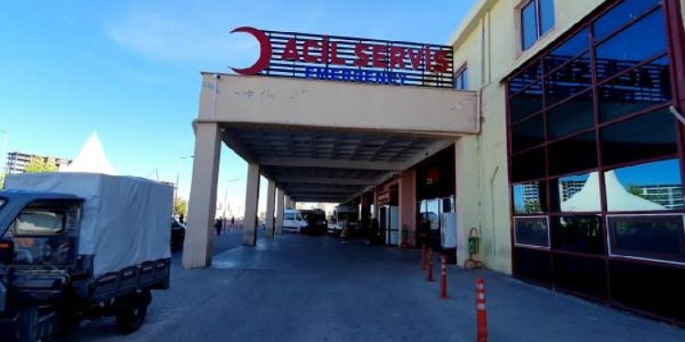 Okulda deney malzemesi patladı: Üç öğrenci ile bir öğretmen yaralı