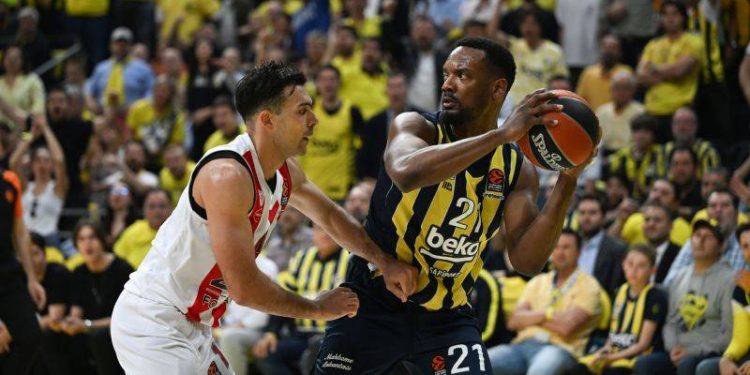 Olympiakos forması ile eski takımı Fenerbahçe Beko'yu THY EuroLeague'de saf dışı bırakan Kostas Sloukas, zorlu geçen seriye dair görüşlerini aktardı.