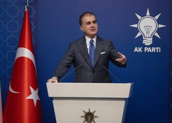 AKP Sözcüsü Ömer Çelik, seçim sonuçlarına ilişkin yaptığı konuşmada, "Biz dünkü o saygısızlığa rağmen bu dediğim tablo ortaya çıkana rağmen, 'herkes beklesin ve müsterih olsun' diye ifade ettik. Pek çok siyasetçi, yorumcu yanıldı. Vatandaşımızı doğru okuyamayan, talepleri doğru konumlandıramayan pek çok kesim erken yorumlarla kendilerini konumlandırmıştı, bunların hepsi boşa çıktı" ifadelerini kullandı.