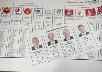 Oy verme işlemi başladı; Türkiye geleceğini oyluyor!