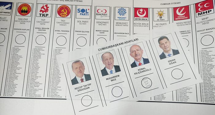 Oy verme işlemi başladı; Türkiye geleceğini oyluyor!