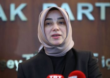 Özlem Zengin, söylemlerini değiştirdi: Yeniden Refah Partisi kadınların aleyhine konuşmuyor