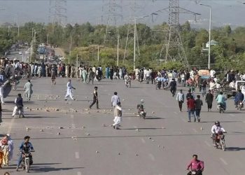 Pakistan'da İmran Han'ın tutuklanmasının ardından eylemler başladı