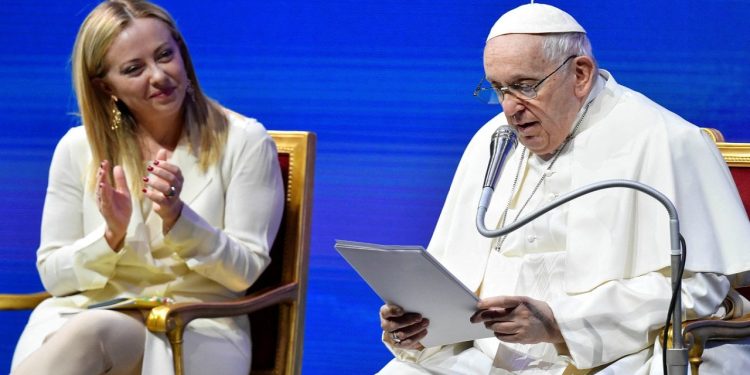 Papa Francis: İtalya'da çocukların yerini evcil hayvanlar alıyor