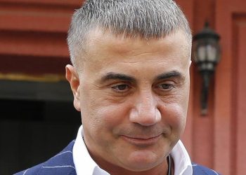 Peker'den yeni retweet: 'Sen doğru ol, eğri cezasını bulur'