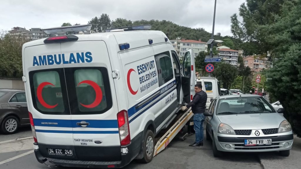 Polis ambulansı bağladı, beli kırık hasta evine gidemedi