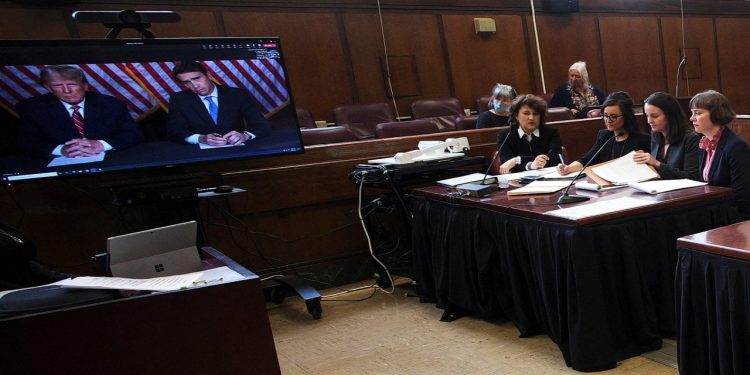 Porno yıldızına sus payı ödemesi davası: Trump, New York'taki duruşmaya video konferans bağlantısıyla katıldı