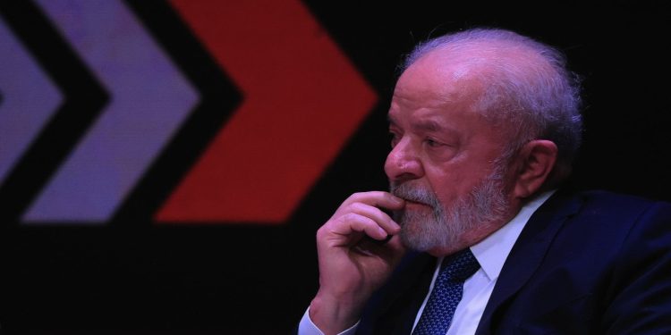 Putin ile savaşı görüşen Lula, Rusya davetini reddetti