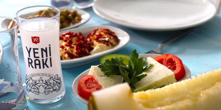 Rakıya yüzde 17 zam geldi