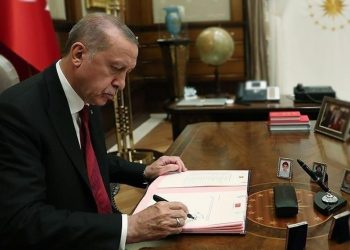 Resmi Gazete'de yayımlandı: Erdoğan'dan gece yarısı çok sayıda atama ve görevden alma!