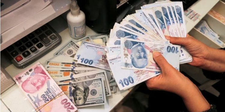 Reuters: AKP ekonomide bölündü, gayrıresmi bir grup faiz artışı istiyor