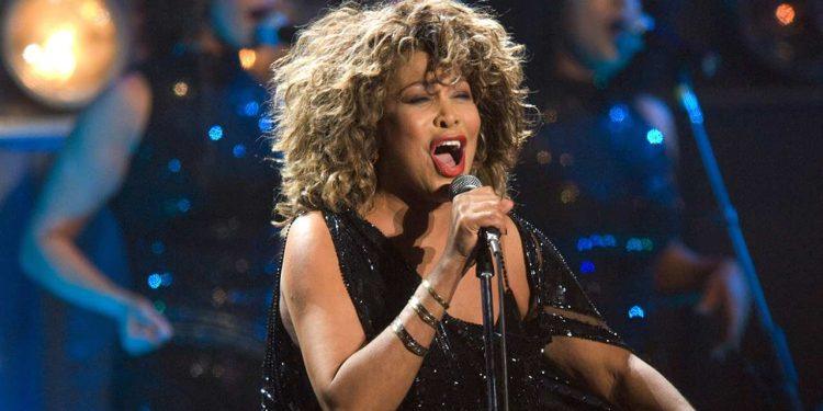 Rock'n Roll'un kraliçesi Tina Turner hayatını kaybetti