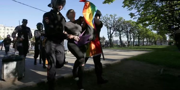 Rusya cinsiyet değiştirme ameliyatını yasaklamaya hazırlanıyor