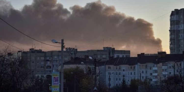 Rusya’dan Kiev’e yoğun hava saldırısı