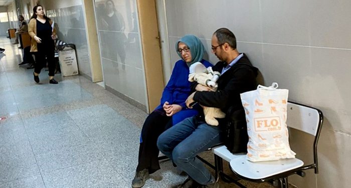 SOYKIRIM HUKUKU | Ev hanımı, 2,5 aylık bebeğiyle tutuklandı; suçlama, cezaevi arkadaşına para göndermek!