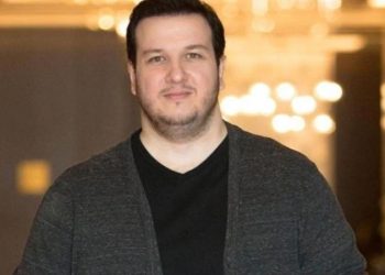 Oyuncu Şahan Gökbakar, konut karşılığı Türk vatandaşlığı aldıklarına ilişkin paylaşılan bir videoya sosyal medya hesabından, “Bunu da vatan haini denilen muhalefet mi yaptı” notunu düştü.