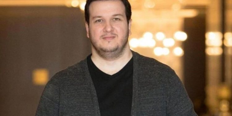 Oyuncu Şahan Gökbakar, konut karşılığı Türk vatandaşlığı aldıklarına ilişkin paylaşılan bir videoya sosyal medya hesabından, “Bunu da vatan haini denilen muhalefet mi yaptı” notunu düştü.