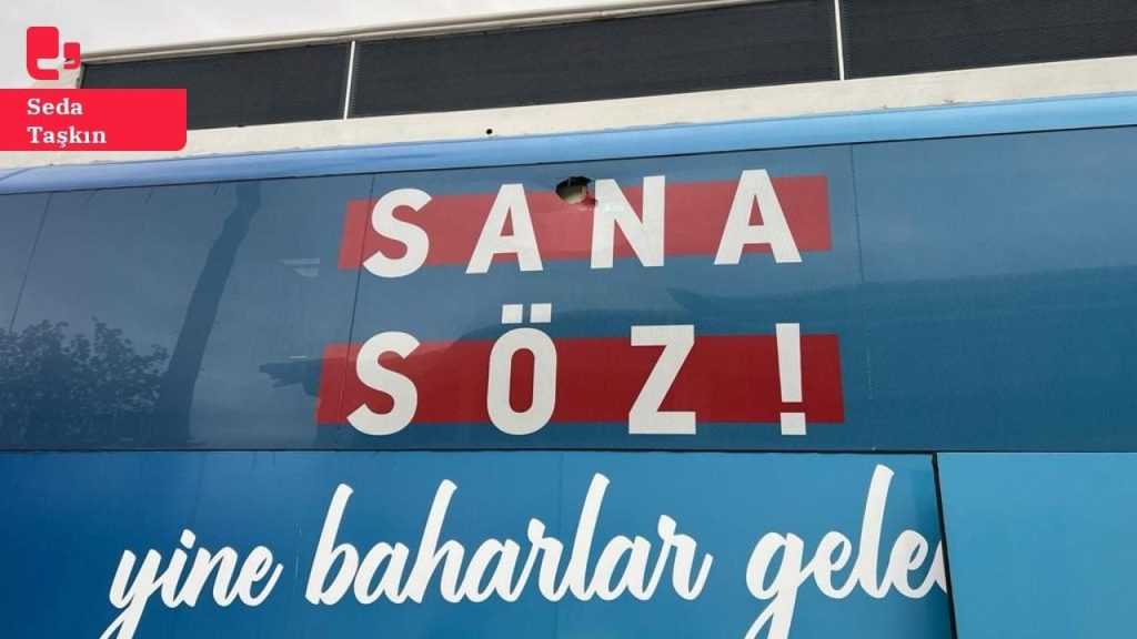 Sakarya'da Kılıçdaroğlu’nun aracına taşlı saldırı