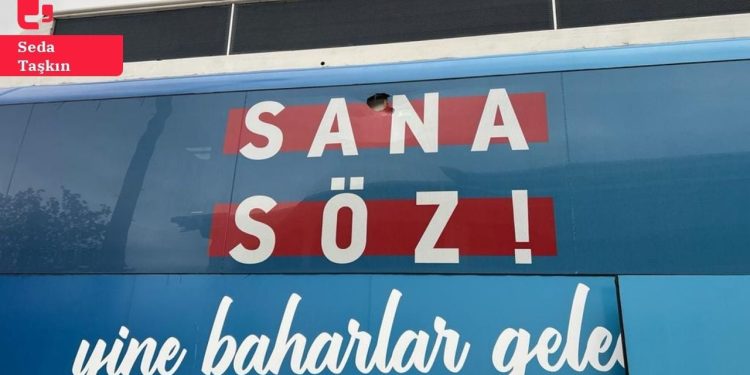 Sakarya'da Kılıçdaroğlu’nun aracına taşlı saldırı