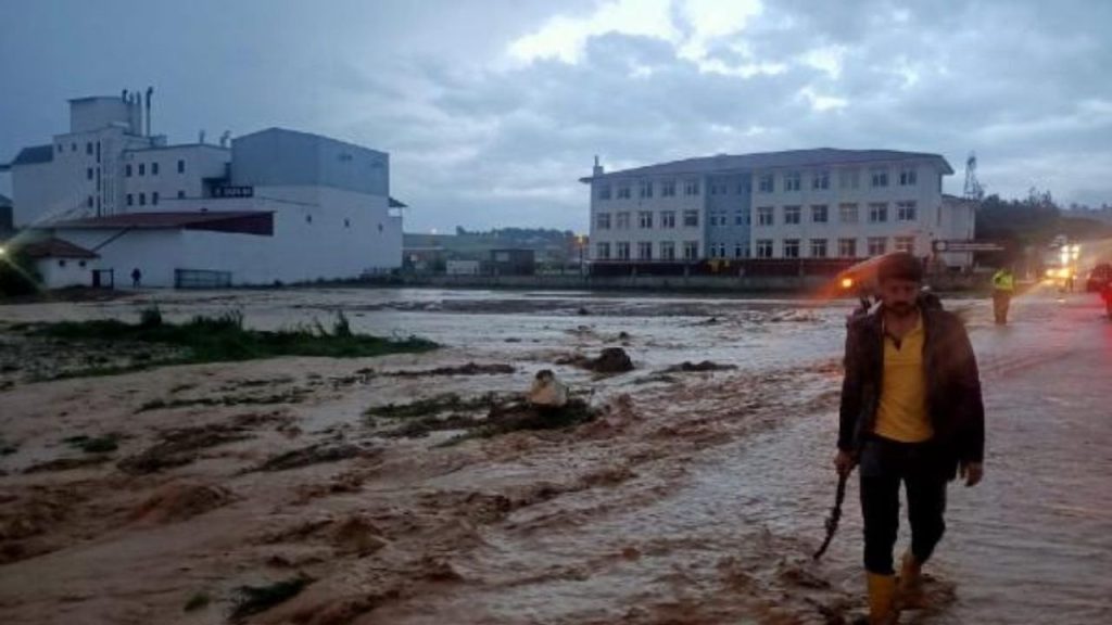 Samsun'da da sağanak yağış ve dolu etkili oldu