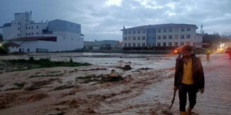 Samsun'da da sağanak yağış ve dolu etkili oldu