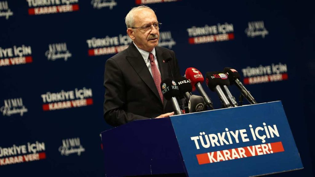 Seçimin ardından CHP'de uzun toplantı: Kılıçdaroğlu MYK üyelerinin istifa teklifini reddetti