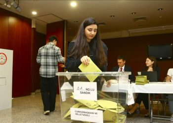 Seçmenler 17 ülkede daha sandık başına gitti