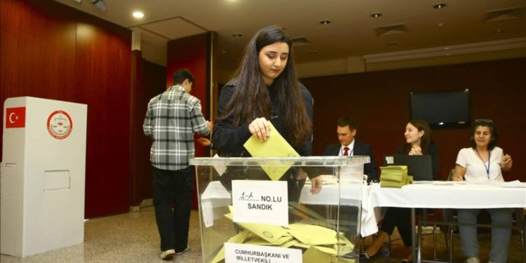 Seçmenler 17 ülkede daha sandık başına gitti