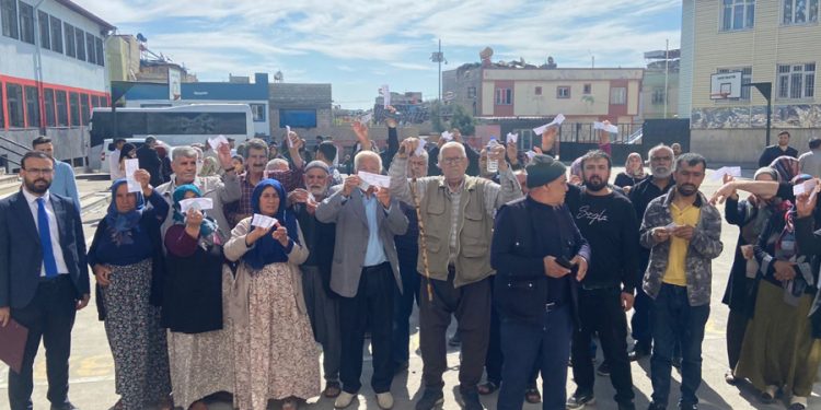 Seçmenleri ‘izinsiz’ sandık görevlisi gösteren Vatan Partisi hakkında suç duyurusu