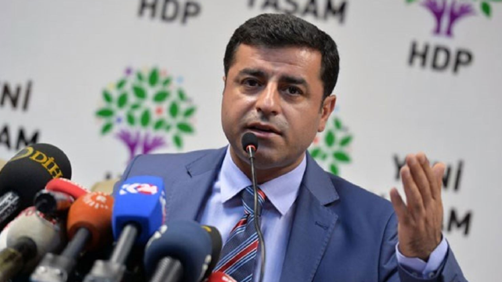 Selahattin Demirtaş'tan ikinci tur paylaşımı: Farkındayız değil mi?