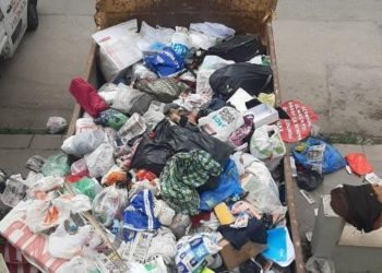 Şikayet ile ortaya çıkıt: Eskişehir'de bir evden 50 ton çöp çıkarıldı