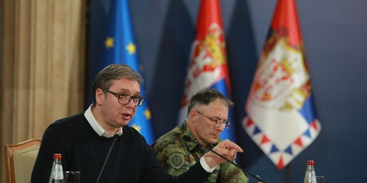 Sırbistan Cumhurbaşkanı Vucic, Kosovalı Sırplara seslendi: NATO ile çatışmaya girmeyin