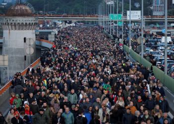 Sırbistan'da on binlerce kişi  şiddet karşıtı yürüyüş yaptı
