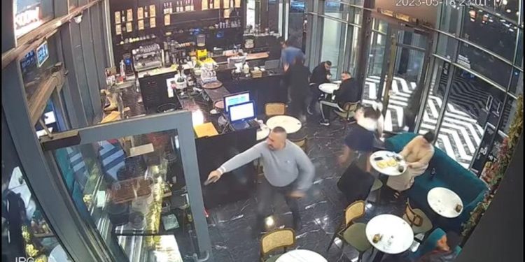 Şişli'de silahlı kafe baskını: İki ağır yaralı